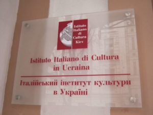Таблички на стекле